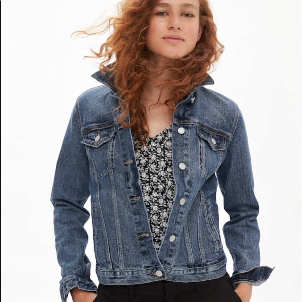 Gap “icon denim jacket” great condition!